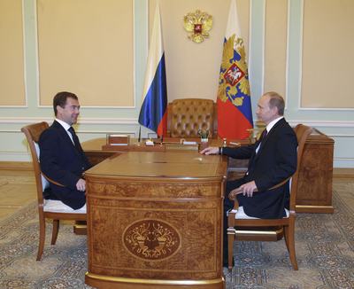 0 Kremlin - Viena Desk with Putin.jpg